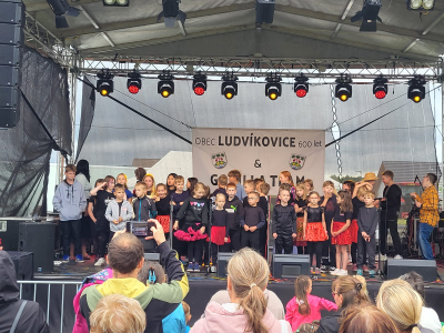 Vystoupení dětí k výročí 600 let Ludvíkovic